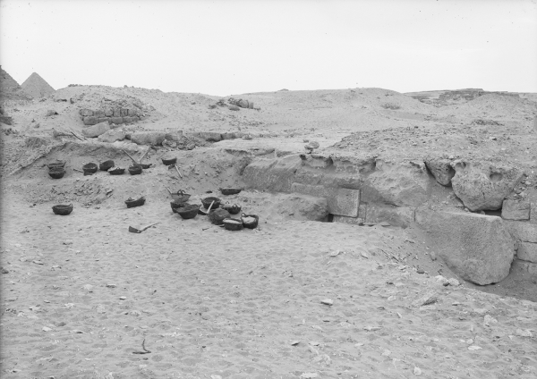 G 2100-I annex (aka, Lepsius 24), start of excavation of northern niche, looking west-southwest. Photo ID HUMFA_B788_NS (Image also known as B7425_NS, photo and description courtesy of the Giza Archives maintained by Harvard University and the Museum of Fine Arts Boston, online at Digital Giza.